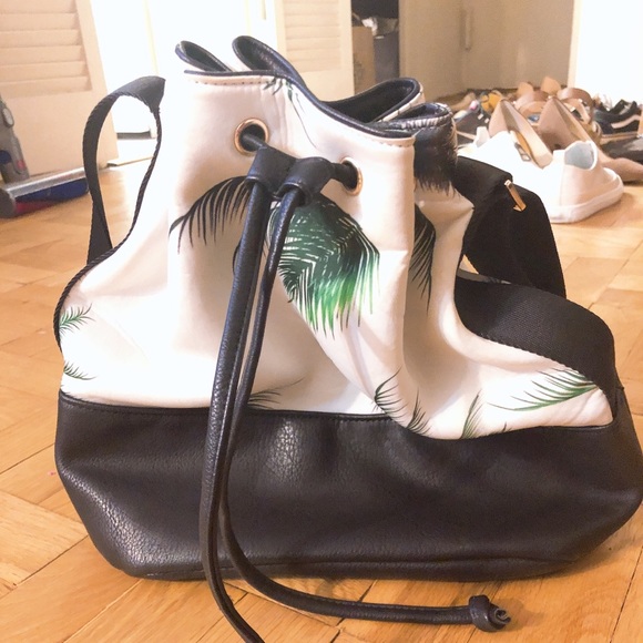 Bucket bag - Picture 2 of 2